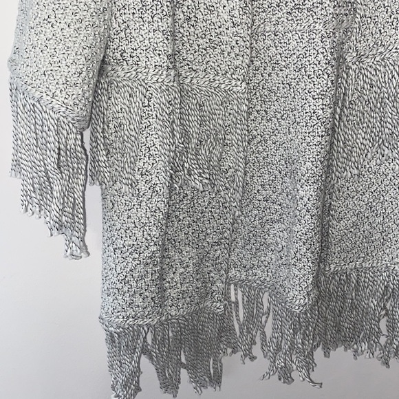 Cupcakes & Cashmere Calypso Fringe Cardigan - Picture 4 of 7